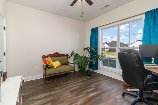 824 Brown Swiss Ct, Clarksville, TN 37043