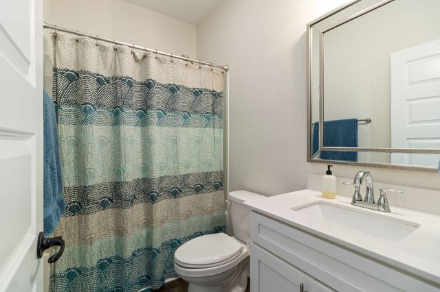 824 Brown Swiss Ct, Clarksville, TN 37043