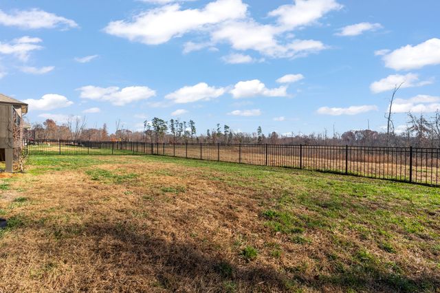 824 Brown Swiss Ct, Clarksville, TN 37043