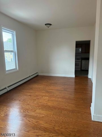 15 Harrison Pl, Clifton City, NJ 07011