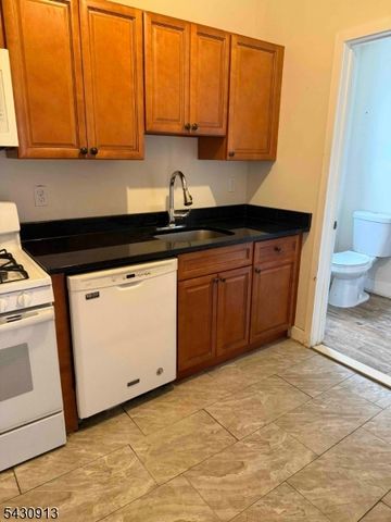 15 Harrison Pl, Clifton City, NJ 07011