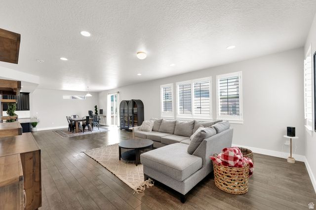 10651 S POPPY MEADOW LN, South Jordan, UT 84009