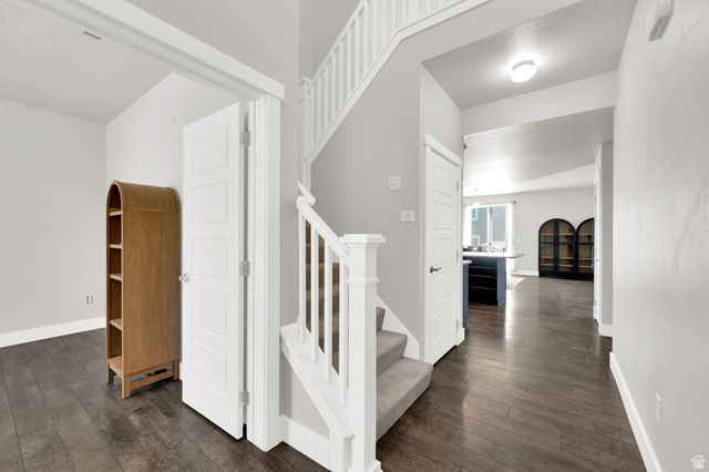 10651 S POPPY MEADOW LN, South Jordan, UT 84009