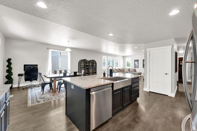10651 S POPPY MEADOW LN, South Jordan, UT 84009