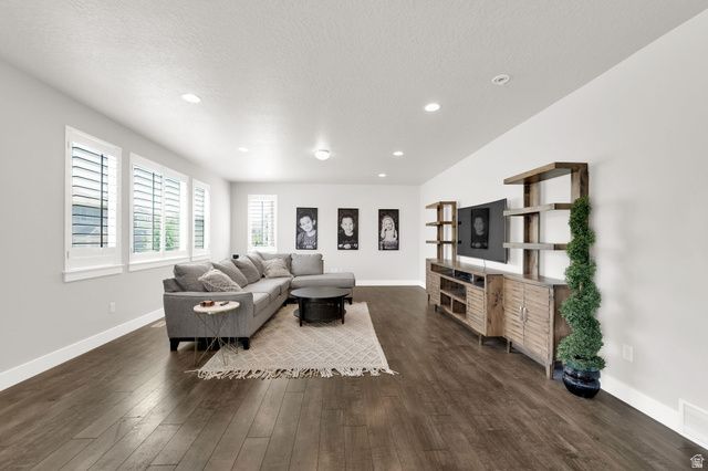 10651 S POPPY MEADOW LN, South Jordan, UT 84009