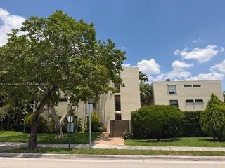 709 Curtiss Pkwy 20, Miami Springs, FL 33166