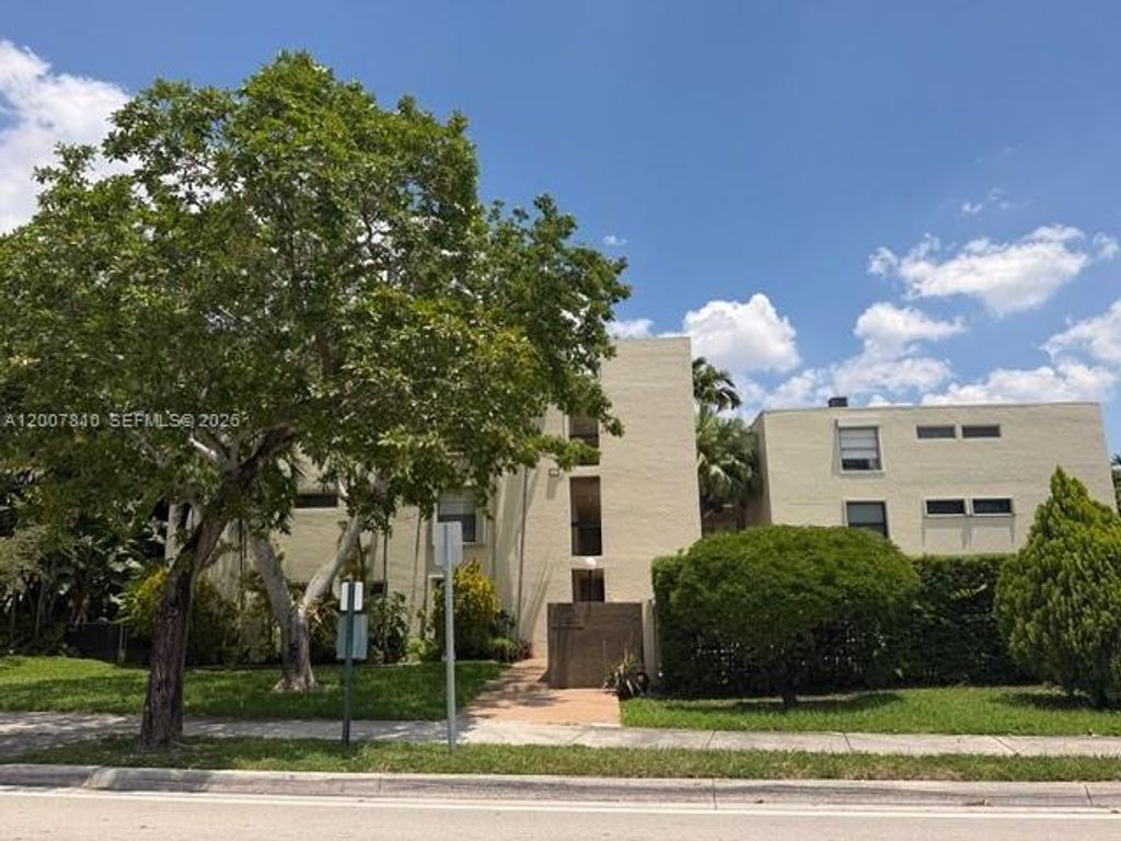 709 Curtiss Pkwy 20, Miami Springs, FL 33166