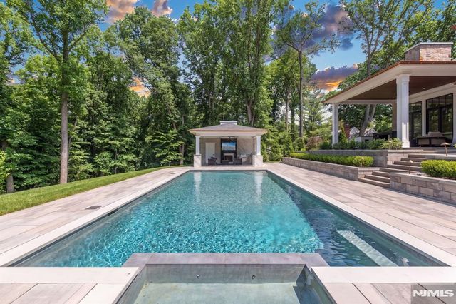 396 Knollwood Road, Ridgewood, NJ 07450