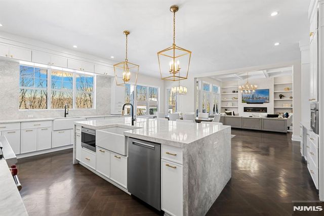 396 Knollwood Road, Ridgewood, NJ 07450