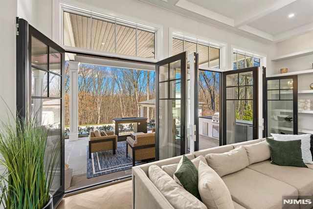 396 Knollwood Road, Ridgewood, NJ 07450