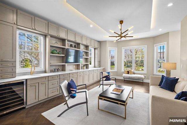 396 Knollwood Road, Ridgewood, NJ 07450