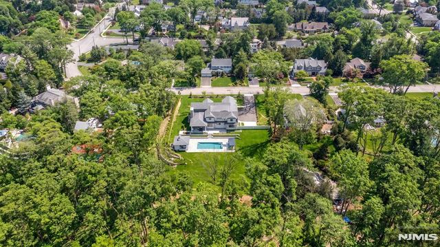 396 Knollwood Road, Ridgewood, NJ 07450