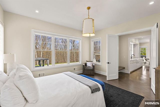 396 Knollwood Road, Ridgewood, NJ 07450