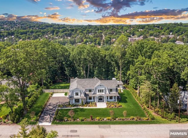 396 Knollwood Road, Ridgewood, NJ 07450