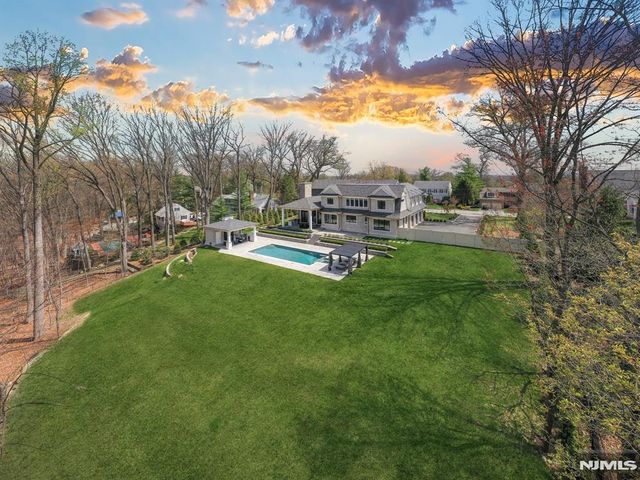 396 Knollwood Road, Ridgewood, NJ 07450