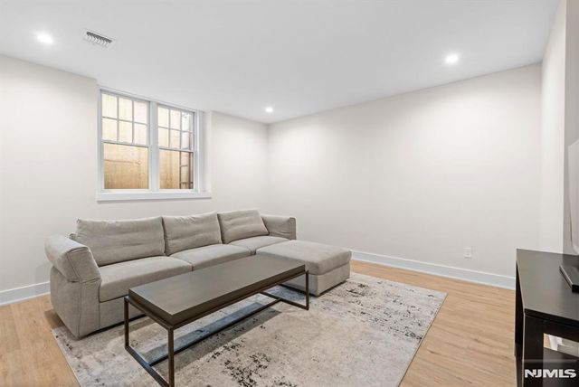 396 Knollwood Road, Ridgewood, NJ 07450