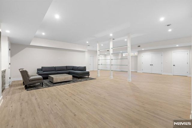396 Knollwood Road, Ridgewood, NJ 07450