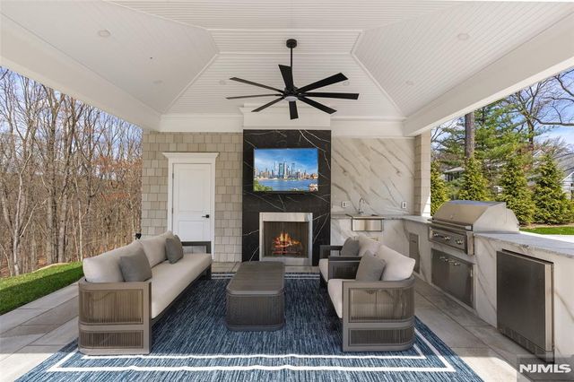 396 Knollwood Road, Ridgewood, NJ 07450