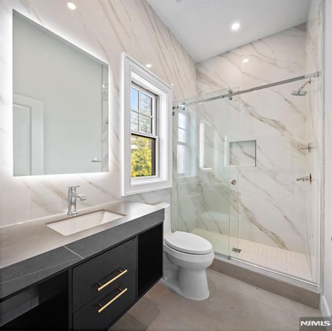 396 Knollwood Road, Ridgewood, NJ 07450