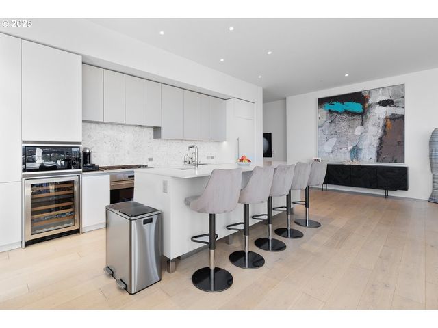 1150 Nw QUIMBY St 1912, Portland, OR 97209