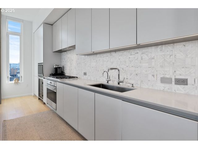 1150 Nw QUIMBY St 1912, Portland, OR 97209