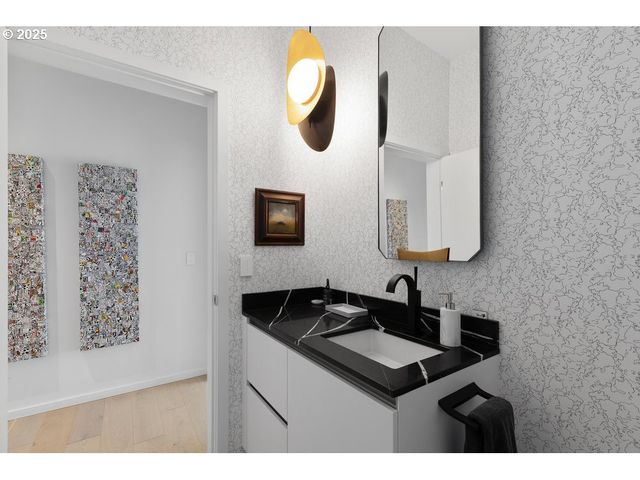 1150 Nw QUIMBY St 1912, Portland, OR 97209