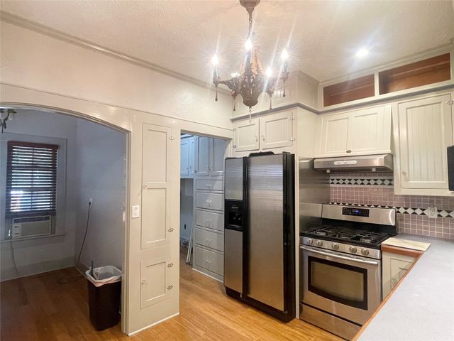 3915 Meadowbrook Drive, Fort Worth, TX 76103