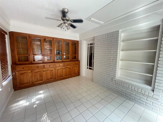3915 Meadowbrook Drive, Fort Worth, TX 76103
