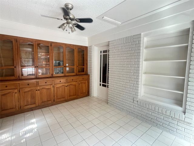 3915 Meadowbrook Drive, Fort Worth, TX 76103