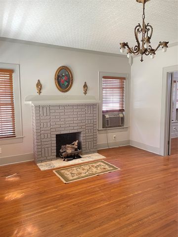 3915 Meadowbrook Drive, Fort Worth, TX 76103