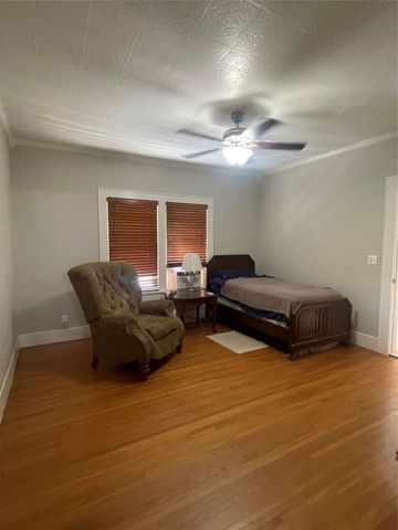 3915 Meadowbrook Drive, Fort Worth, TX 76103