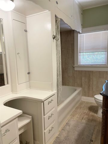 3915 Meadowbrook Drive, Fort Worth, TX 76103
