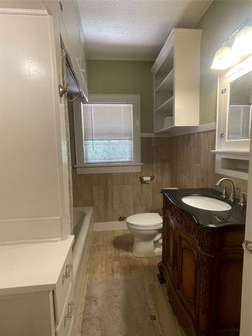 3915 Meadowbrook Drive, Fort Worth, TX 76103