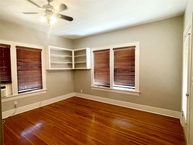 3915 Meadowbrook Drive, Fort Worth, TX 76103