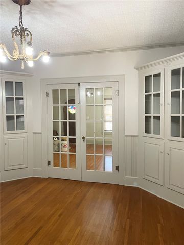 3915 Meadowbrook Drive, Fort Worth, TX 76103