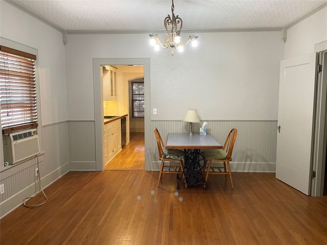 3915 Meadowbrook Drive, Fort Worth, TX 76103