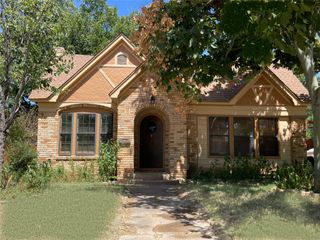 3915 Meadowbrook Drive, Fort Worth, TX 76103