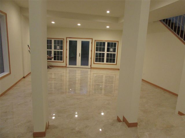 201 Vanderpool Lane 19, Houston, TX 77024