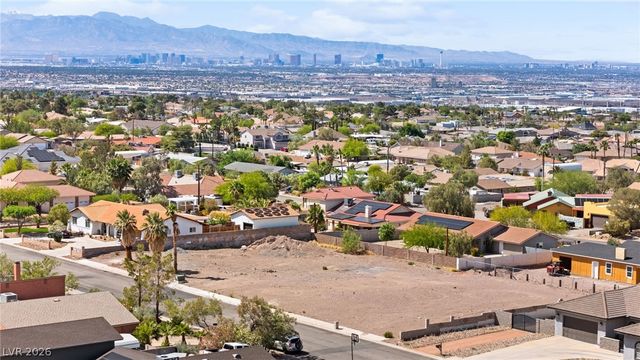 310 East Kimberly Drive, Henderson, NV 89015