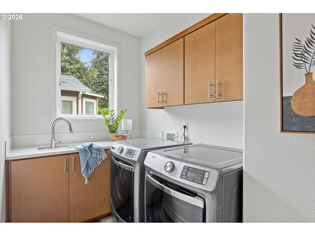 4041 Se KNAPP St, Portland, OR 97202