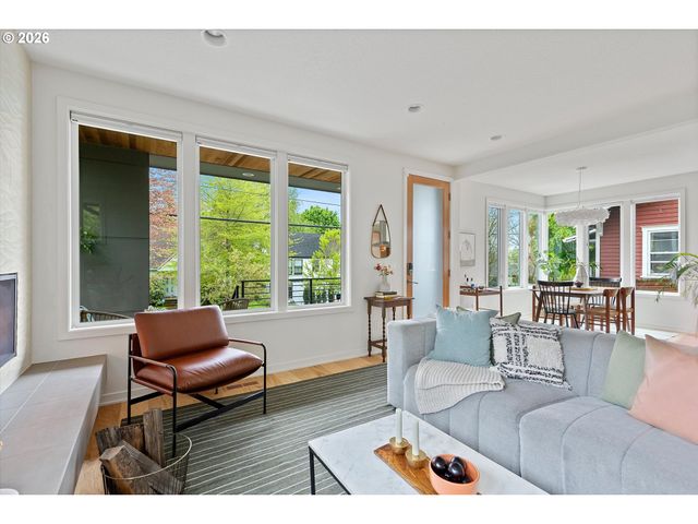 4041 Se KNAPP St, Portland, OR 97202