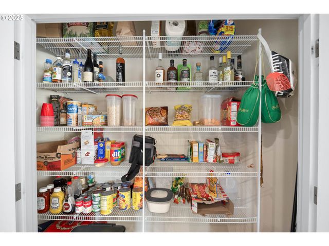 881 MEDINA Ave, Sutherlin, OR 97479