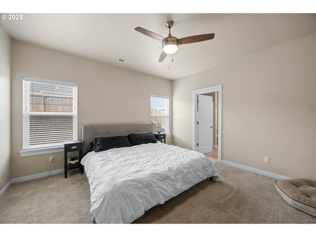 881 MEDINA Ave, Sutherlin, OR 97479