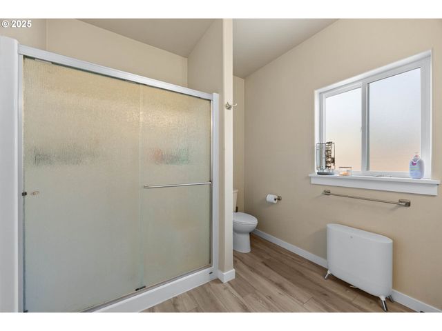 881 MEDINA Ave, Sutherlin, OR 97479