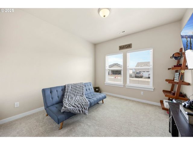 881 MEDINA Ave, Sutherlin, OR 97479