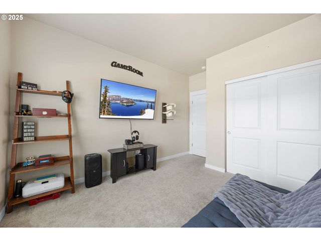 881 MEDINA Ave, Sutherlin, OR 97479