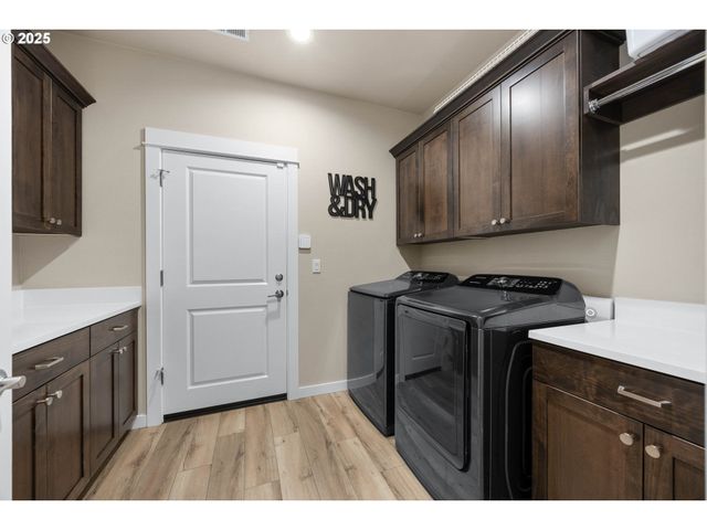 881 MEDINA Ave, Sutherlin, OR 97479