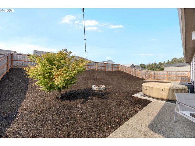 881 MEDINA Ave, Sutherlin, OR 97479