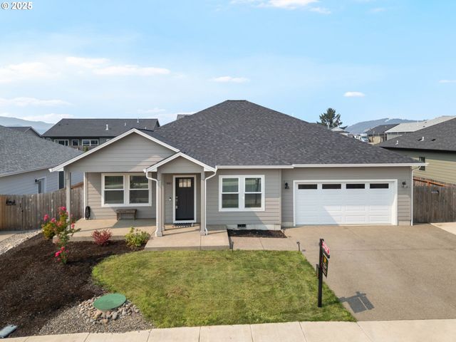 881 MEDINA Ave, Sutherlin, OR 97479