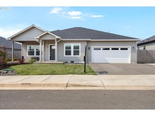 881 MEDINA Ave, Sutherlin, OR 97479